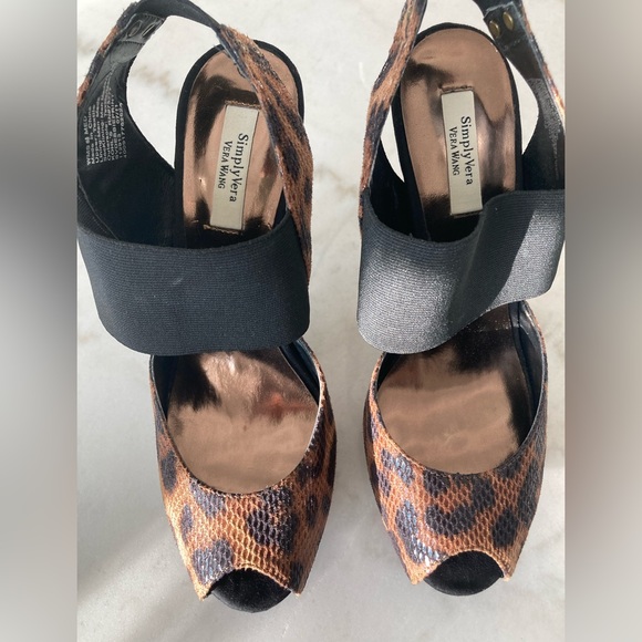 Vera Wang, black and brown animal print 8 1/2 heels - Picture 10 of 13